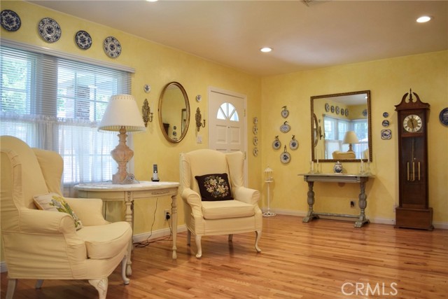2024 N Kenwood Street, Burbank CA: https://media.crmls.org/medias/fda9a016-a496-4e8e-9a04-a3332ad44cba.jpg