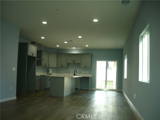 Detail Gallery Image 4 of 20 For 158 E Court St, San Bernardino,  CA 92410 - 4 Beds | 2 Baths