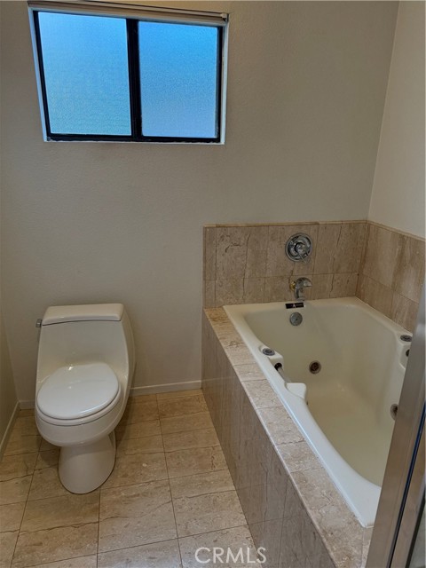 Detail Gallery Image 8 of 29 For 9201 Paso Robles, Northridge,  CA 91325 - 4 Beds | 4 Baths