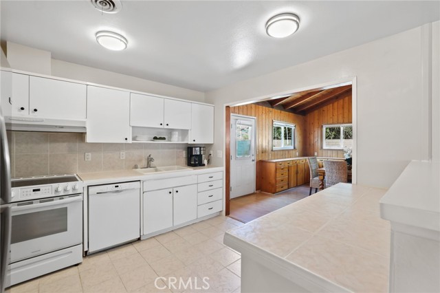 20071 Moontide Circle, Huntington Beach CA: https://media.crmls.org/medias/fdab45f6-03d8-4ab8-8904-67a440c33b54.jpg
