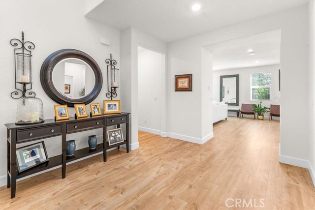 Detail Gallery Image 3 of 26 For 5327 La Bodega, Fontana,  CA 92336 - 5 Beds | 3/1 Baths