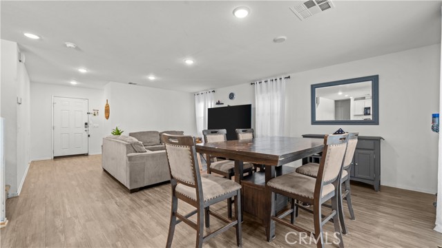 Detail Gallery Image 5 of 18 For 15979 Shawnee, Victorville,  CA 92394 - 4 Beds | 2/1 Baths