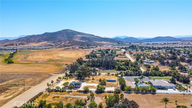 36055 Maddalena Road, Winchester CA: https://media.crmls.org/medias/fdada684-cb89-4061-a021-4de2a308c7ea.jpg