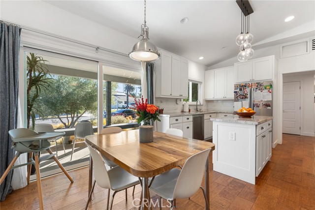 Detail Gallery Image 14 of 56 For 4835 Almidor Ave, Woodland Hills,  CA 91364 - 5 Beds | 3 Baths