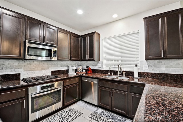 Detail Gallery Image 6 of 23 For 809 Dylan Dr, Upland,  CA 91784 - 4 Beds | 2/1 Baths