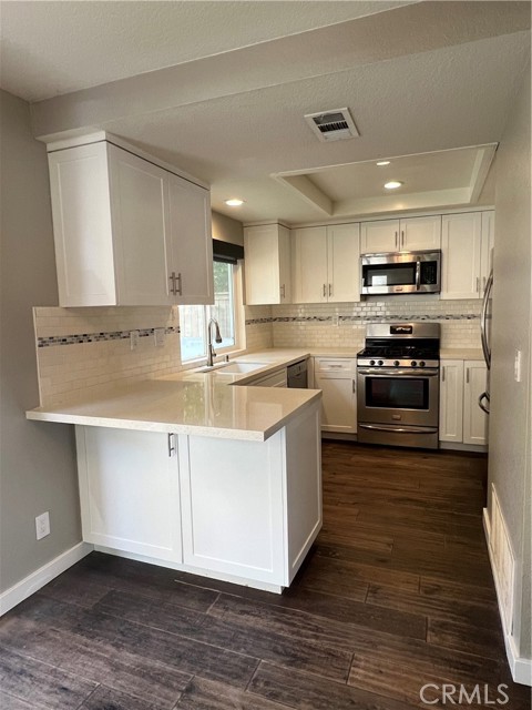 21552 Sterling Drive, Lake Forest CA: https://media.crmls.org/medias/fdaf962d-7408-4280-aaac-2f8e3fcdb37b.jpg