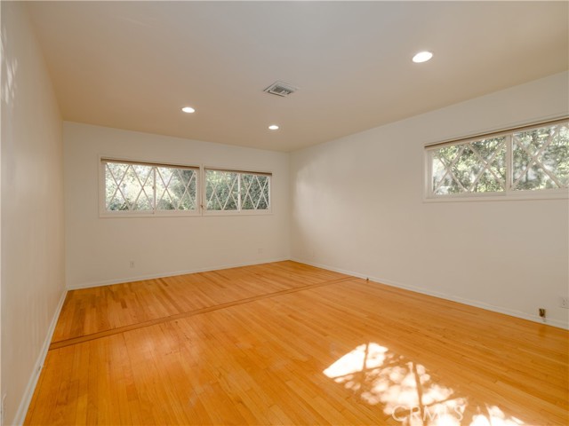 Detail Gallery Image 53 of 65 For 4539 Hayvenhurst, Encino,  CA 91436 - 3 Beds | 3 Baths