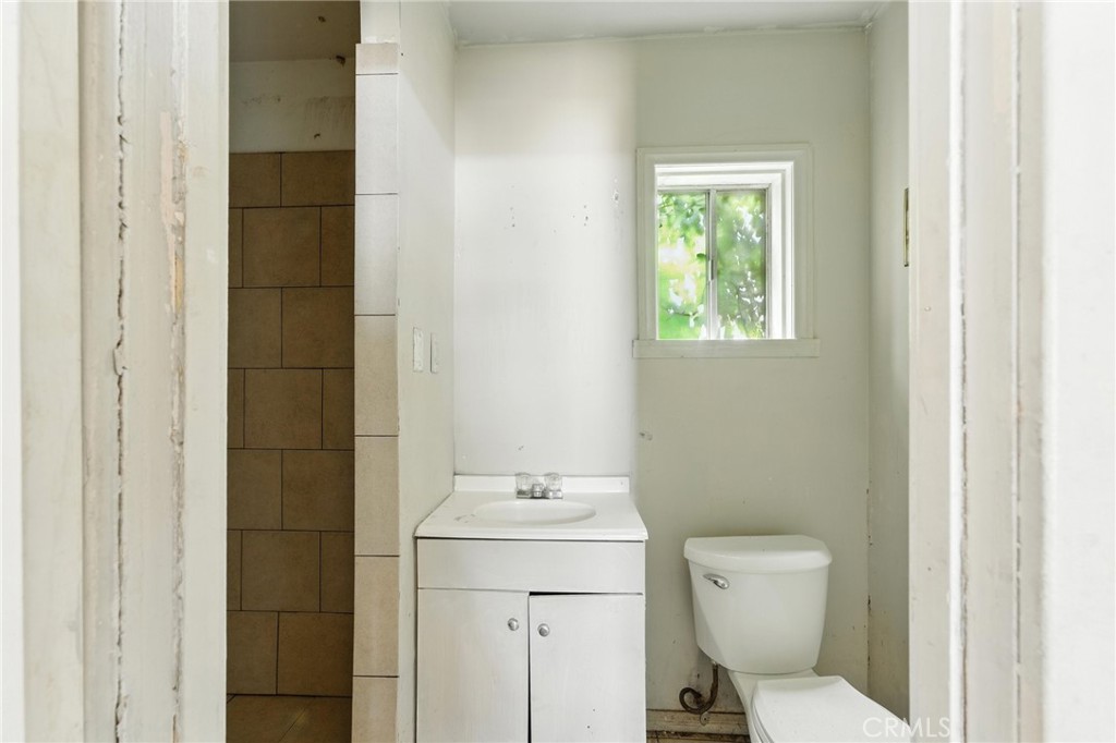 https://media.crmls.org/medias/fdb0bd88-ba0b-48fc-b091-7178b81cc367.jpg?preset=X-Large