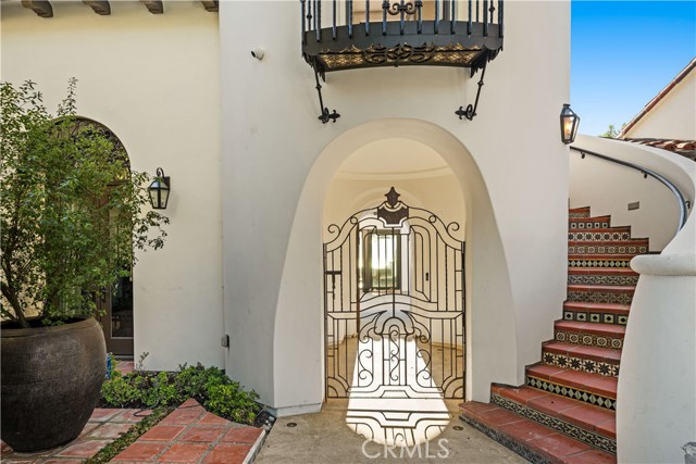24 Scenic Bluff, Newport Coast CA: https://media.crmls.org/medias/fdb0e949-16de-482e-b083-083b0e787c00.jpg