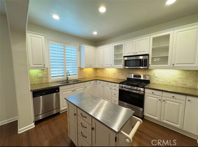 Detail Gallery Image 4 of 16 For 4441 Owens St #102,  Corona,  CA 92883 - 2 Beds | 2/1 Baths