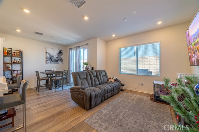 Detail Gallery Image 6 of 43 For 202 Bonita Ln, Rialto,  CA 92376 - 3 Beds | 2/1 Baths
