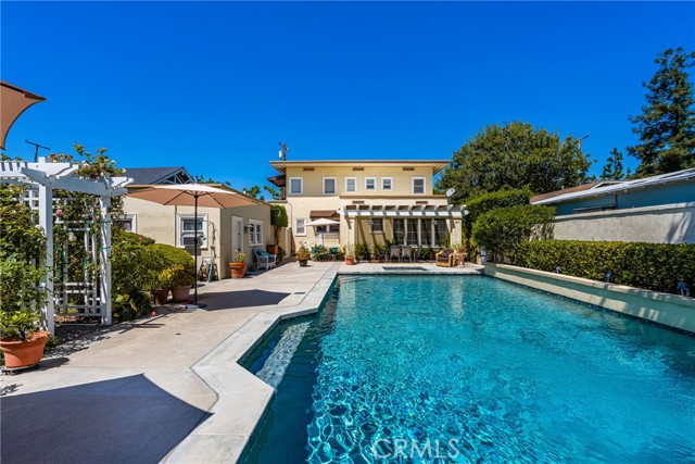 Detail Gallery Image 2 of 39 For 155 N Cleveland St, Orange,  CA 92866 - 4 Beds | 2 Baths