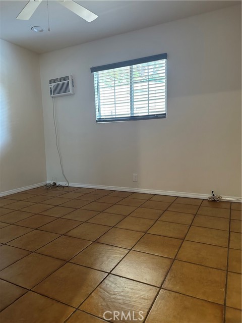 Detail Gallery Image 10 of 13 For 7721 Rhea Ave, Reseda,  CA 91335 - 3 Beds | 2 Baths