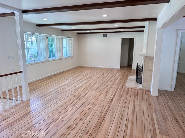 Detail Gallery Image 9 of 47 For 5369 Topeka Dr, Tarzana,  CA 91356 - 3 Beds | 2/1 Baths