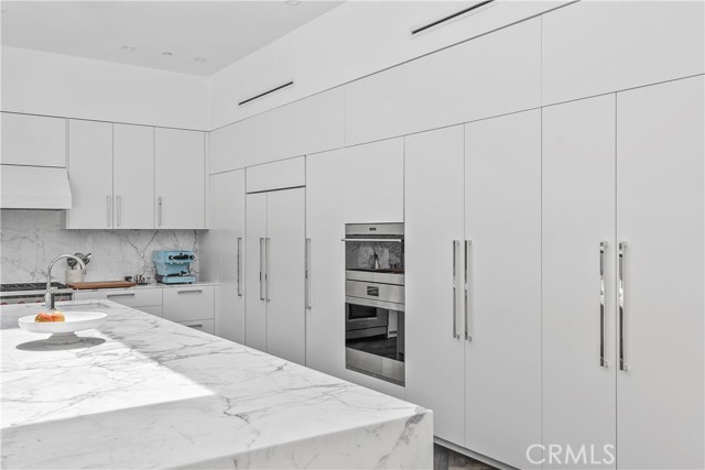 9924 Liebe Drive, Beverly Hills CA: https://media.crmls.org/medias/fdb3f23f-b3e2-4236-aa14-bfe4c690fc33.jpg