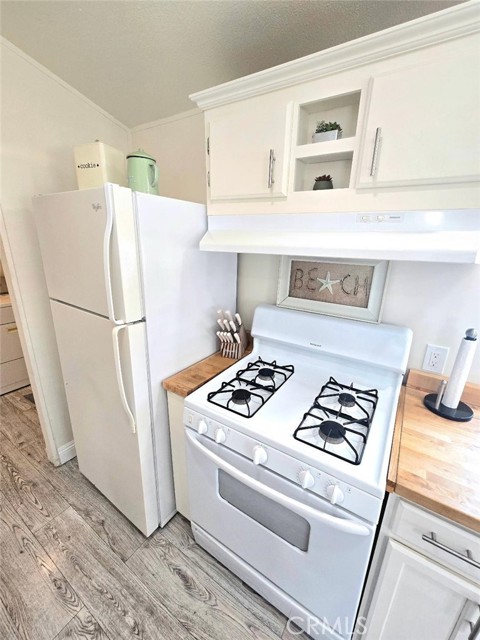 Detail Gallery Image 14 of 58 For 21752 Pacific Coast Hwy 11a,  Huntington Beach,  CA 92646 - 3 Beds | 2 Baths