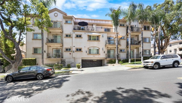 Detail Gallery Image 1 of 19 For 565 E San Jose Ave #204,  Burbank,  CA 91501 - 2 Beds | 3 Baths