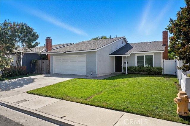 Detail Gallery Image 2 of 23 For 18061 Freshwater Cir, Huntington Beach,  CA 92648 - 3 Beds | 2 Baths