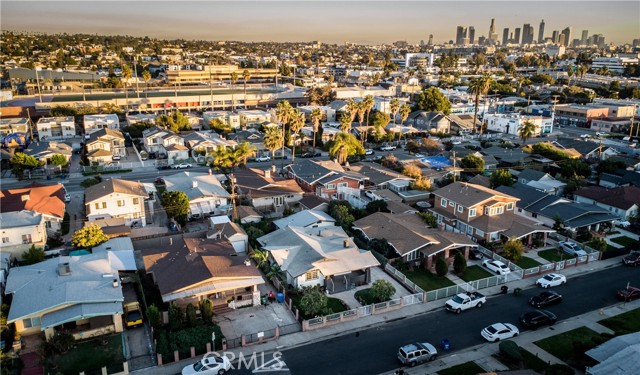 748 N Kenmore, Los Angeles CA: https://media.crmls.org/medias/fdb6a61a-be84-43dd-a7b4-915c05225bfb.jpg