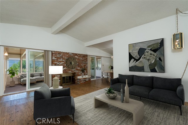 3614 Burritt Way, Glendale CA: https://media.crmls.org/medias/fdb6db49-76d7-4ac1-bbef-7d9bdd03a9d5.jpg