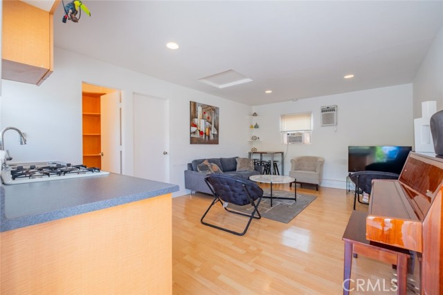 Detail Gallery Image 30 of 34 For 10404 Jardine Ave, Sunland,  CA 91040 - 2 Beds | 1 Baths
