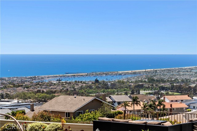 66 Drakes Bay Drive, Corona del Mar CA: https://media.crmls.org/medias/fdb89f7b-b7da-40d4-88a9-8d5c50fe99eb.jpg