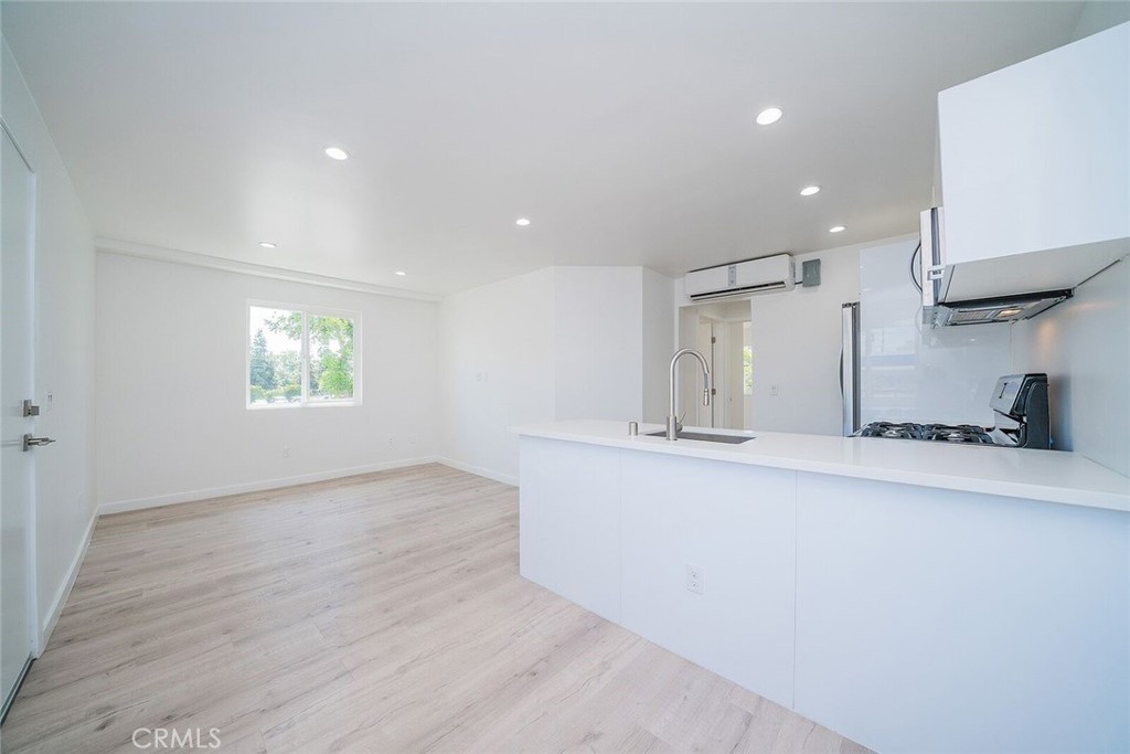 6745 Laurel Canyon #201