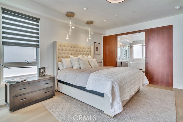 719 1st Place, Hermosa Beach CA: https://media.crmls.org/medias/fdba8dc5-01fb-458e-a614-c92b507d64f2.jpg