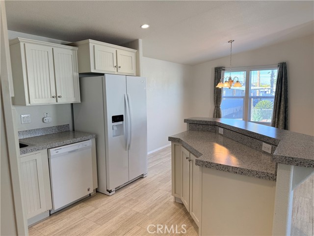 Detail Gallery Image 7 of 26 For 4400 W Florida #215,  Hemet,  CA 92545 - 2 Beds | 2 Baths