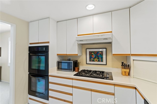 Detail Gallery Image 7 of 23 For 17642 Medford Ave, Tustin,  CA 92780 - 4 Beds | 2 Baths