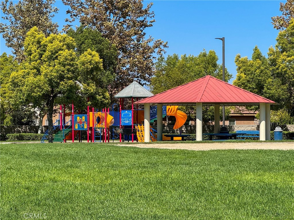https://media.crmls.org/medias/fdbc532f-a353-4660-9821-80982b8dfbff.jpg?preset=X-Large