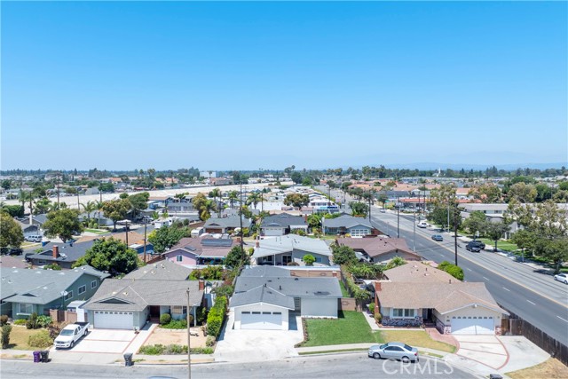 8381 E Blithedale Street, Long Beach CA: https://media.crmls.org/medias/fdbcd34d-2af4-4e4d-99ea-7e6d073ccfbd.jpg