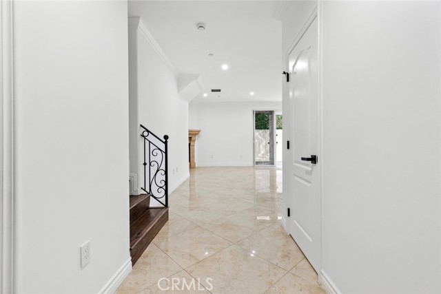 Clean, bright & light unit