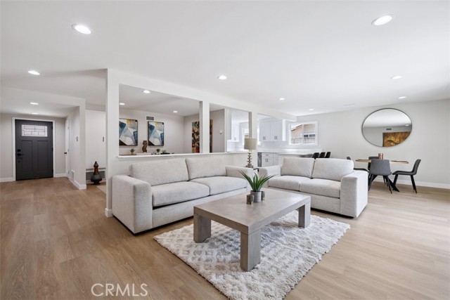 Detail Gallery Image 4 of 37 For 5704 Katherine St, Simi Valley,  CA 93063 - 5 Beds | 2 Baths