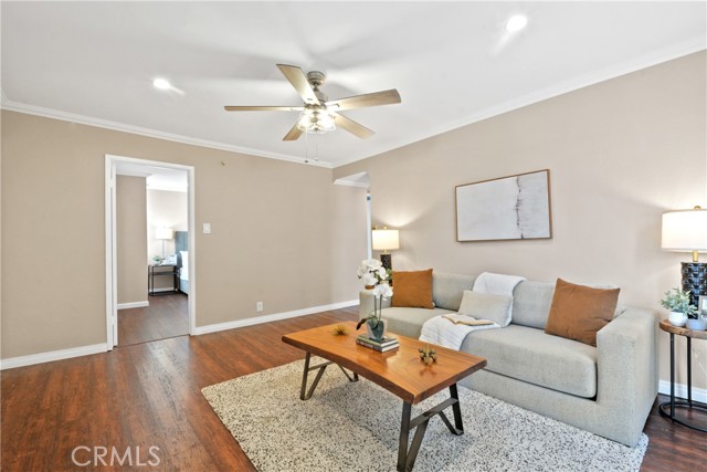 Detail Gallery Image 4 of 20 For 13439 Roselle Ave, Hawthorne,  CA 90250 - 3 Beds | 2 Baths