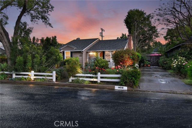 Detail Gallery Image 1 of 25 For 14018 Hesby St, Sherman Oaks,  CA 91423 - 3 Beds | 2 Baths