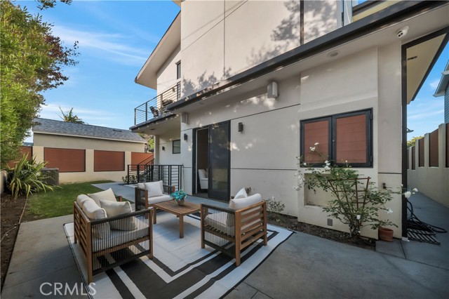 332 Avenue E, Redondo Beach, California 90277, 5 Bedrooms Bedrooms, ,6 BathroomsBathrooms,Residential,For Sale,Avenue E,SB26070979