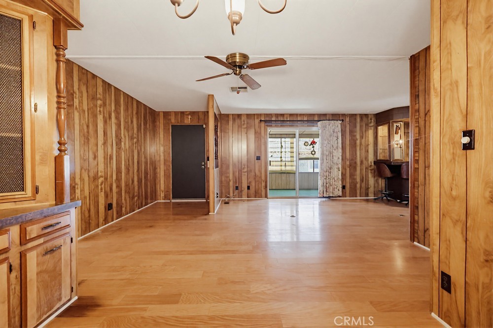 https://media.crmls.org/medias/fdc01e8a-d894-47e0-af3a-54f90740e2f6.jpg?preset=X-Large
