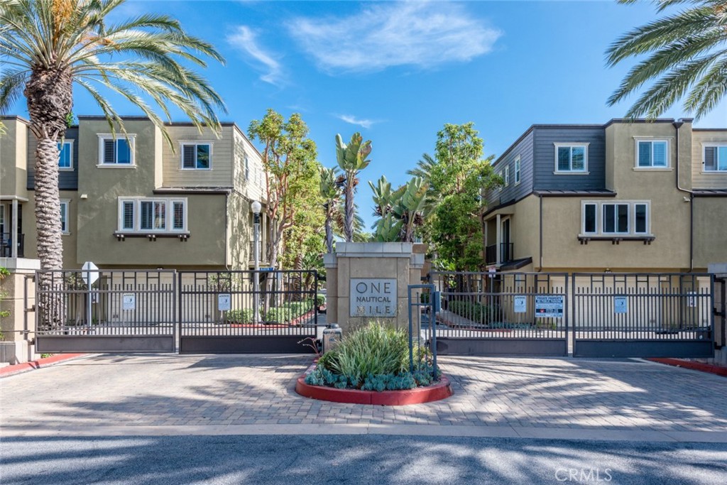 8 Bluefin Court