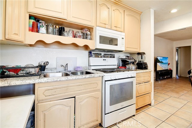 Detail Gallery Image 9 of 15 For 7811 Railroad Ave, Riverside,  CA 92504 - 4 Beds | 2 Baths