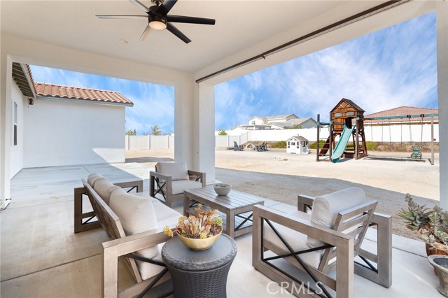 17042 Meteor Way, Riverside CA: https://media.crmls.org/medias/fdc249c6-1e1d-4f64-b04c-481a15a4094f.jpg
