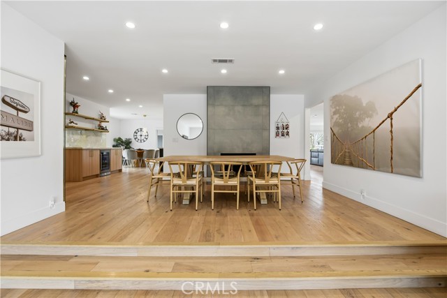 Detail Gallery Image 10 of 36 For 22637 Erwin St, Woodland Hills,  CA 91367 - 6 Beds | 5/1 Baths