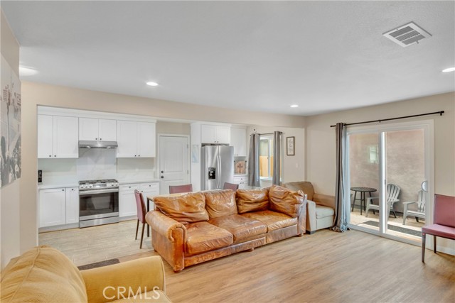 Detail Gallery Image 4 of 41 For 9022 Marlene Ave, Garden Grove,  CA 92841 - 6 Beds | 4 Baths