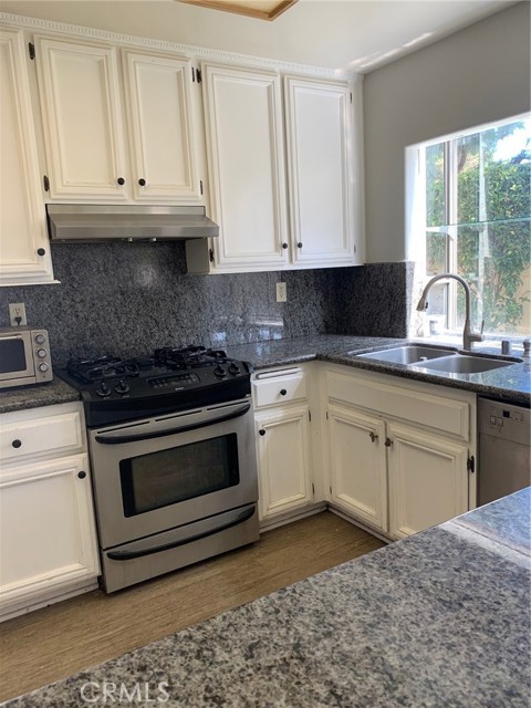 Detail Gallery Image 9 of 17 For 22 Laconia, Irvine,  CA 92614 - 3 Beds | 2/1 Baths