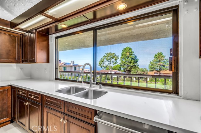 1808 Via Coronel, Palos Verdes Estates CA: https://media.crmls.org/medias/fdc4b386-5e86-4375-9c21-27fd0c99745f.jpg