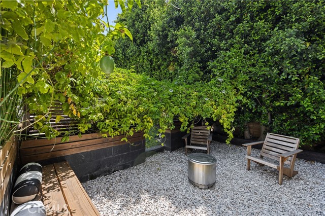 13646 1/2 Dronfield Avenue, Sylmar CA: https://media.crmls.org/medias/fdc56fb7-98ad-4fa3-86cd-737053d2454b.jpg