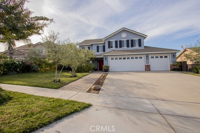 Detail Gallery Image 2 of 14 For 3682 Grovedale St, Corona,  CA 92881 - 5 Beds | 3 Baths