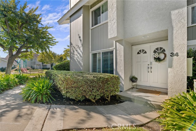 Detail Gallery Image 1 of 37 For 34 Mirror Lake #53,  Irvine,  CA 92604 - 3 Beds | 2/1 Baths