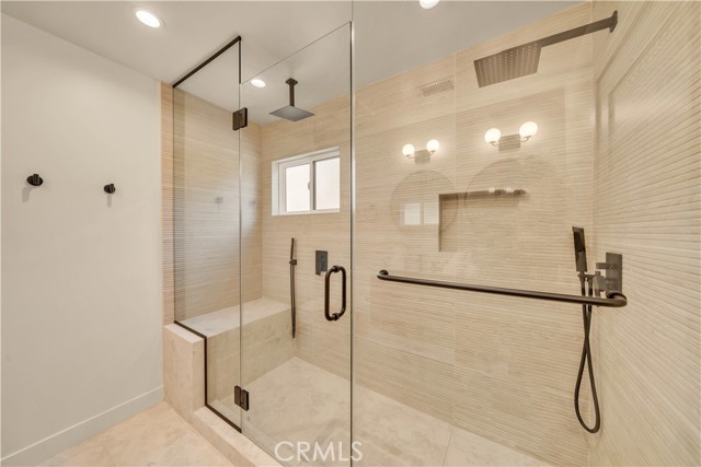 6 Bed Home for Sale in Van Nuys, California