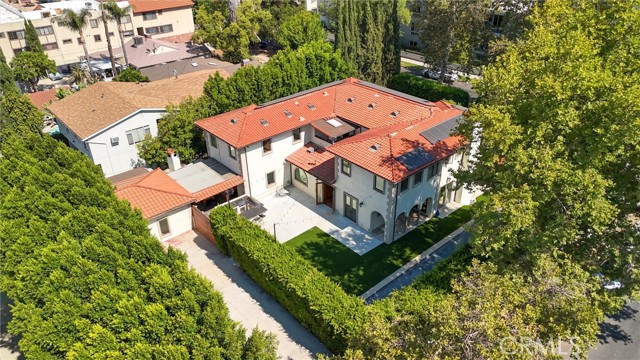 11159 La Maida Street, North Hollywood CA: https://media.crmls.org/medias/fdc77b7e-a52d-44bb-912a-9ade847033f7.jpg